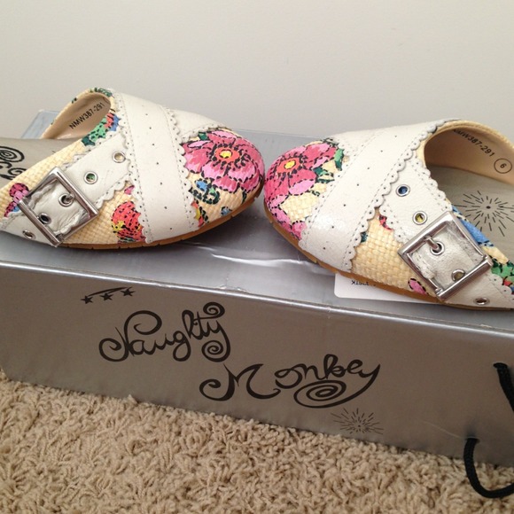 🚫SOLD🚫Naughty Monkey Slip On Flats - Picture 2 of 4