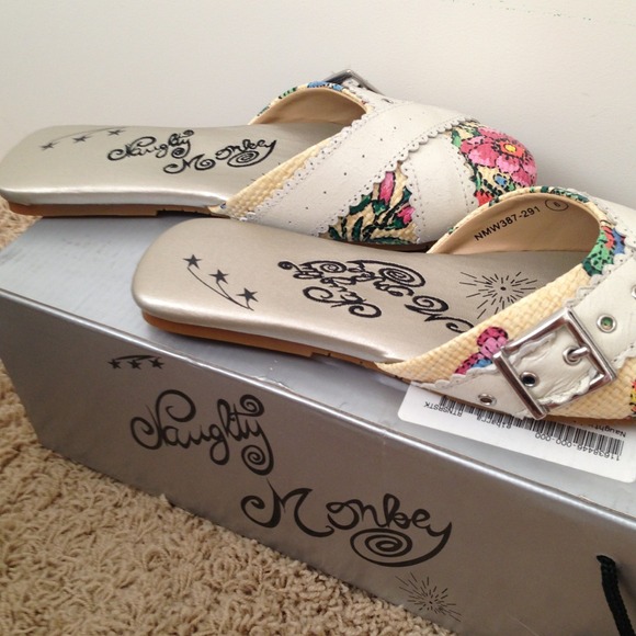 🚫SOLD🚫Naughty Monkey Slip On Flats - Picture 4 of 4