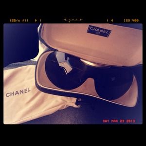 Authentic Beautiful Gold Chanel 6006 Sunglasses!💖