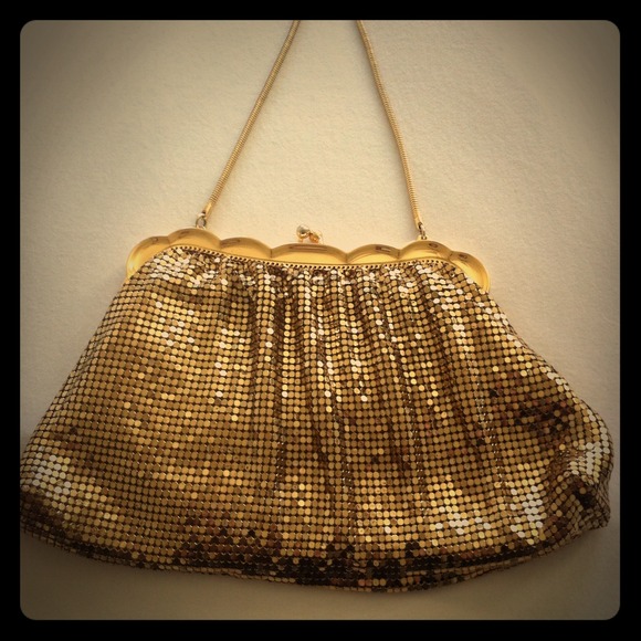 Vintage 1920's golden mesh clutch.