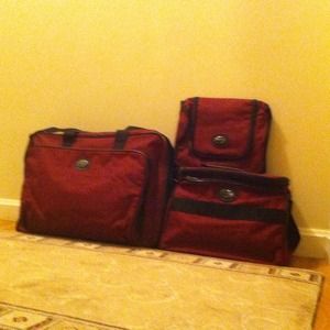 Like New American Tourister Three piece Travel Set