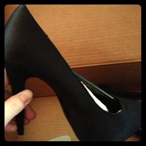 Express black platform pumps
