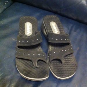 💞 REDUCED! Sketchers sandals with rhinestones