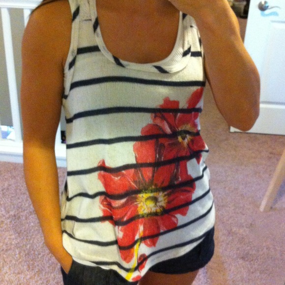 @@@ Sold!  BUNDLED@@@Striped tank with flower