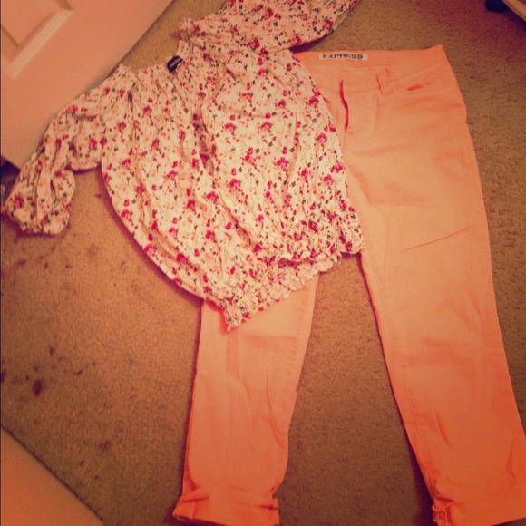 ! Floral shoulder top and peach capris