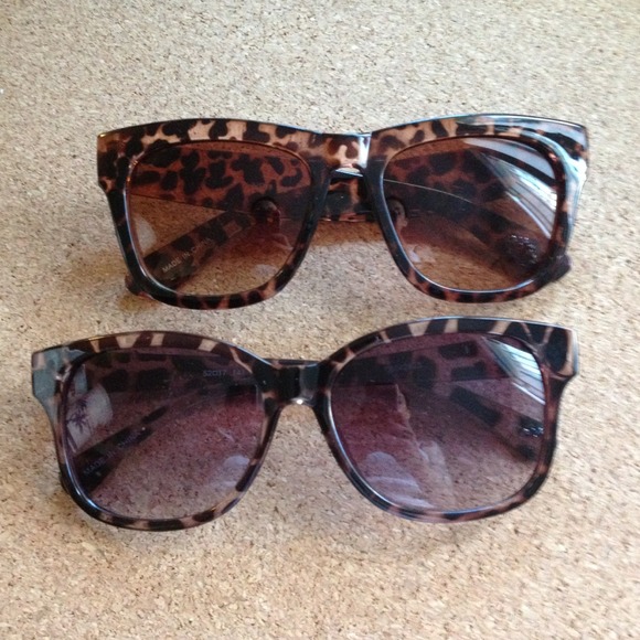 SOLD/BUNDLED Leopard Print Sunglasses