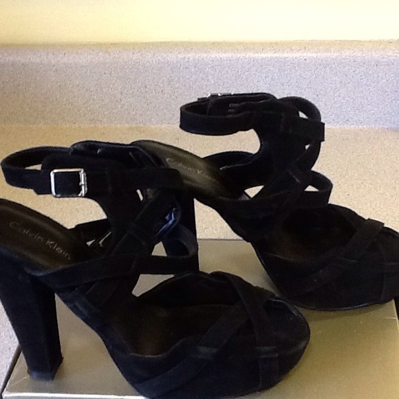 Beautiful Calvin Klein fashion shoes size 6