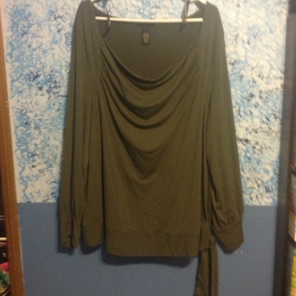 Dark Green cute blouse..good condition..