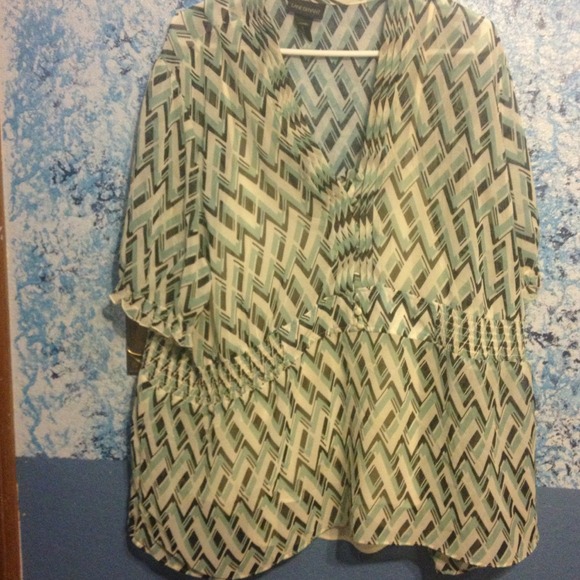 Cute blouse..