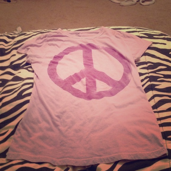 COLOR CHANGING peace sign t shirt