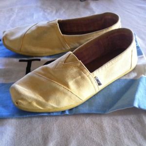 *HOLD*TOMS yellow slip ons size 10
