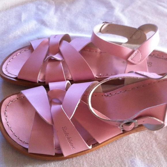 *Donated* Saltwater sandal size 10