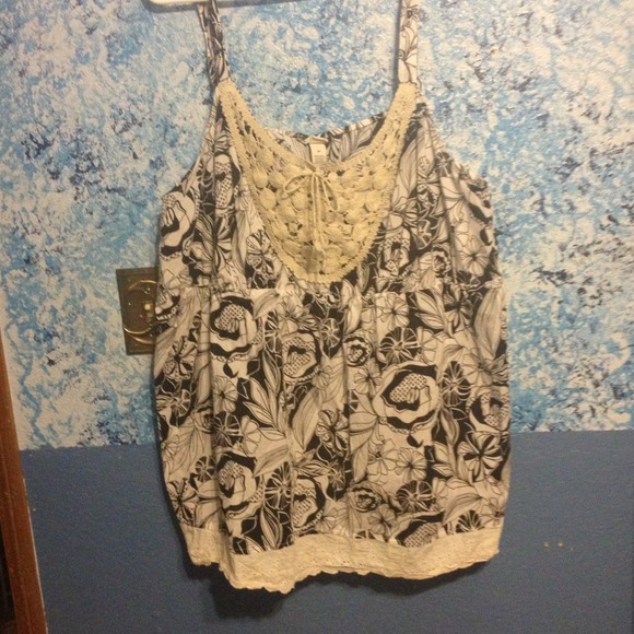 Cute blouse/ tank top..