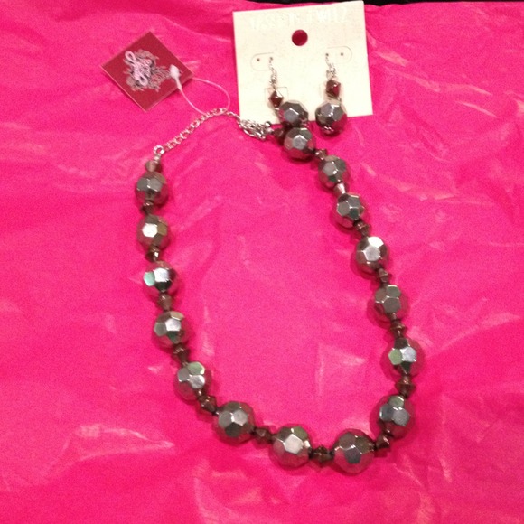 Gunmetal and rose colored necklace and earring set