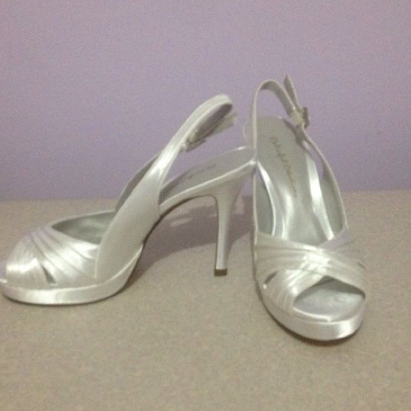 White bridal shoes - Picture 2 of 2