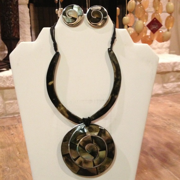 Stunning necklace and earrings