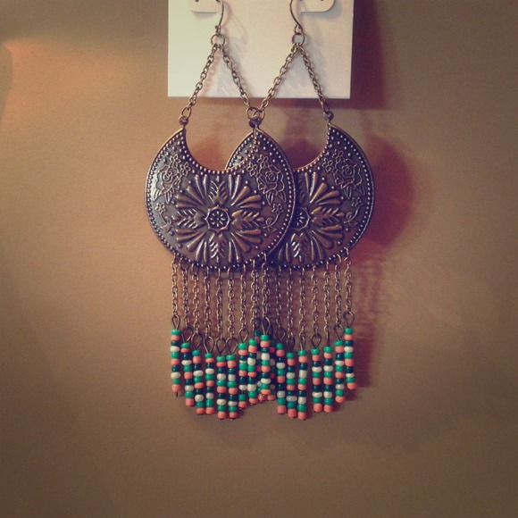 Jewelry - Bronze Indian style beaded earrings 💛💙💜💚❤