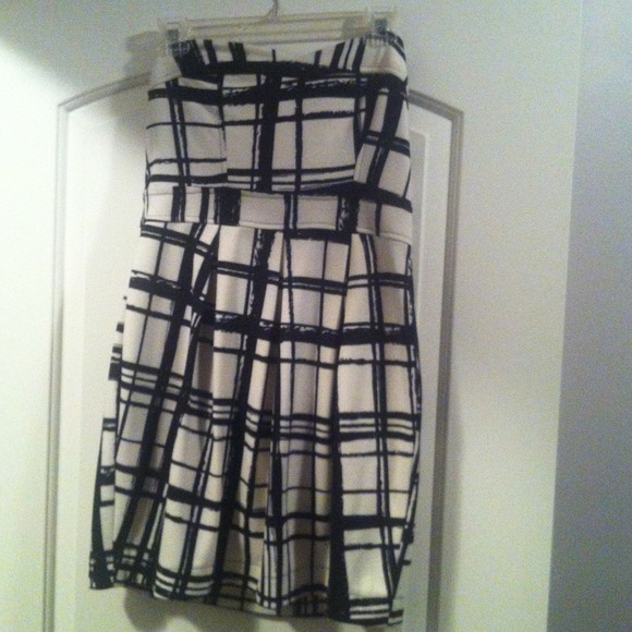 ⚡️REDUCED⚡️Plaid strapless dress by lush - Picture 1 of 3