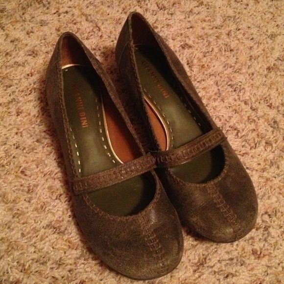 Gianni Bini short heel flats
