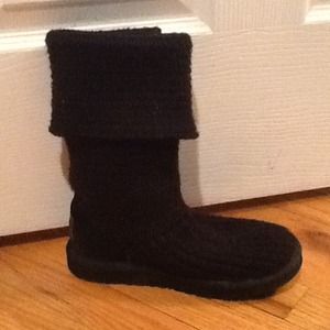 Authentic UGG Boots (Classic Cardy, Black)