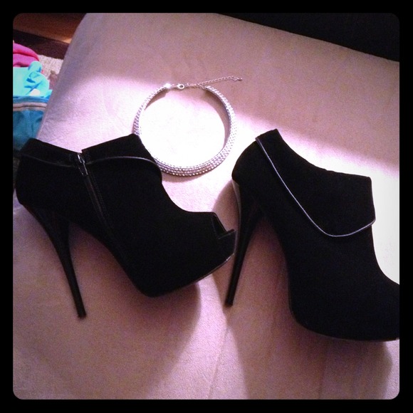Qupid size 8.5 suede heels!
