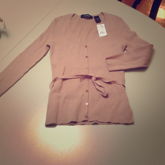❌Sold in bundle❌Express tan sweater NWT