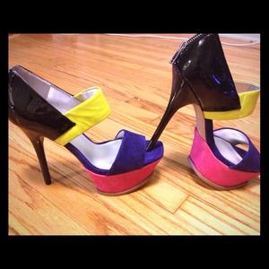 ⬇ NIB Neon Jessica Simpson heels