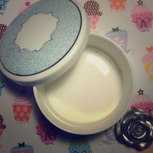 🌟Small porcelain container🌟 free rose candle