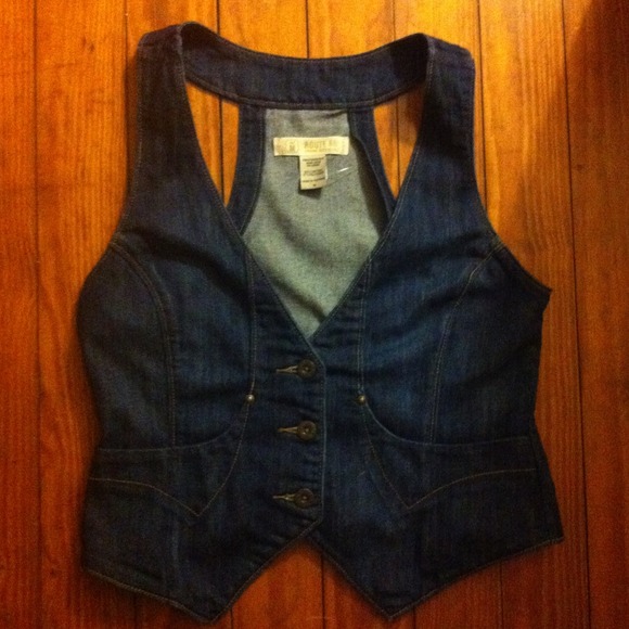 A medium sized denim vest - Picture 2 of 2
