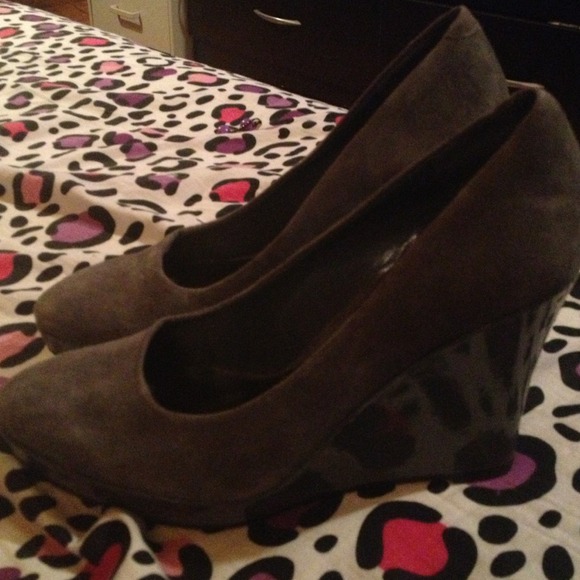 Nine West -Charcoal Suede -size 6.5m