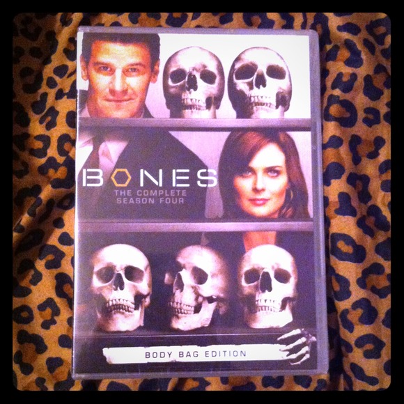 ✨ RESERVED ✨Bones Season 4
