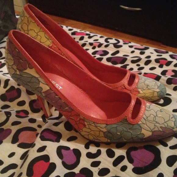 Nine West -floral print-6.5