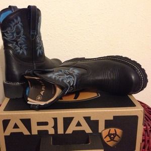 Super cute boots