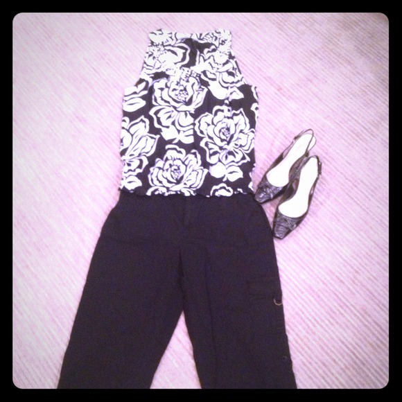 SOLD!! Black and white floral tank - Picture 1 of 4