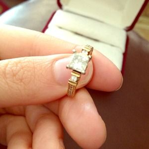 1CT 10K gold engagement ring.