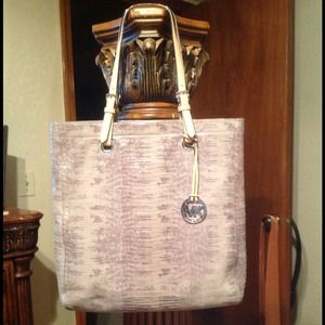 ❤❤SOLD -  Authentic Michael Kors Handbag - SOLD❤❤