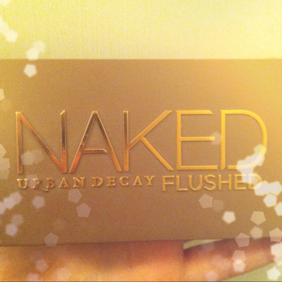 💜Urban Decay Naked Flushed💜
