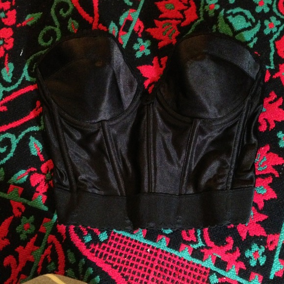 ⛔Sold⛔Hot corset/ bra in black also vintage.
