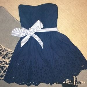 Hollister navy dress with pin stripe bow.