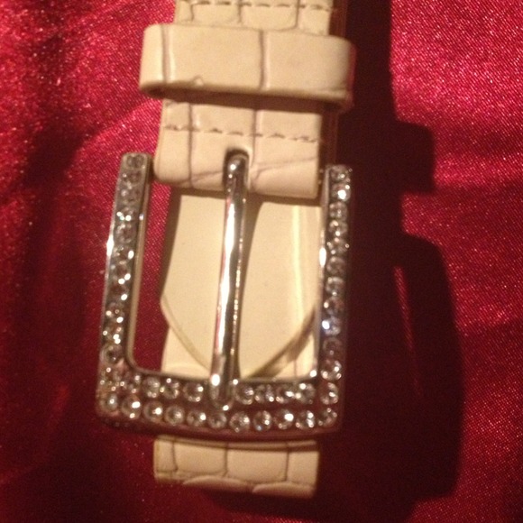 WHITE / CREME leather pattern belt w/ rhinestones