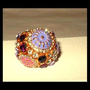 Fabulos ' MOD' Ring in Gold W/Swarovski Crystals!