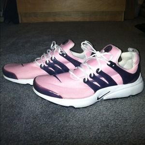 🚨SOLD! Pink Nike Prestos! Price negotiable!