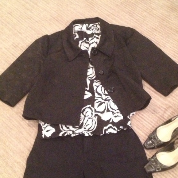 SOLD!!! 3/4 sleeve black jacket