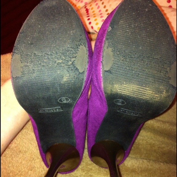 Purple heels with gold detail - Picture 3 of 4