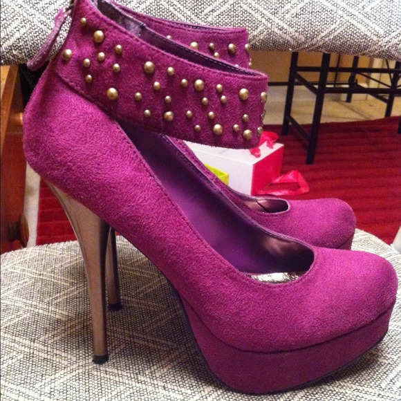 Purple heels with gold detail - Picture 4 of 4