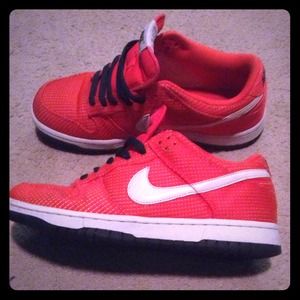 👟NEON PINK NIKE 6.0 on HOLD FOR @kait624