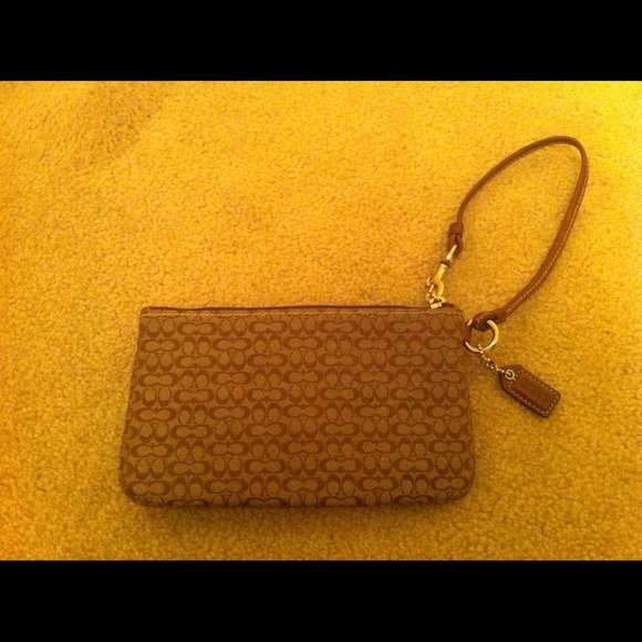 X SOLD X👇 🌟NWOT Coach Clutch🌟 - Picture 2 of 4