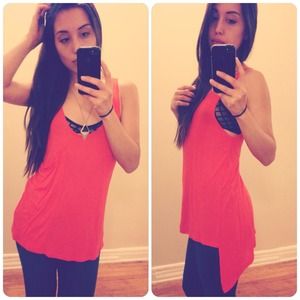 ❌SOLD in a bundle!❌ Asymmetric hem tank ❤