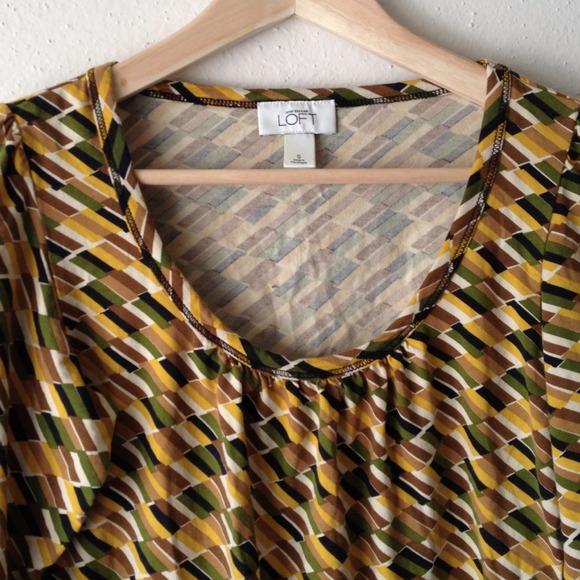 ❌SOLD in Bundle LOFT Multi-Color Pattern Top. - Picture 2 of 3