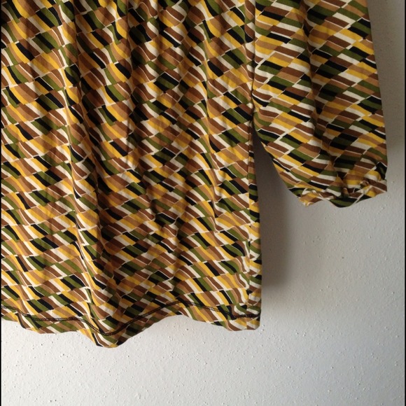 ❌SOLD in Bundle LOFT Multi-Color Pattern Top. - Picture 3 of 3